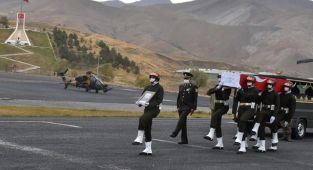 Hakkari'de şehit asker için tören düzenlendi