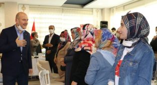 İçişleri Bakanı Soylu, Diyarbakır anneleri ile bir araya geldi