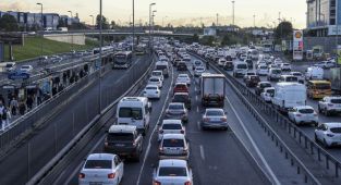 İstanbul'da haftanın ilk iş günü yoğun trafikle başladı
