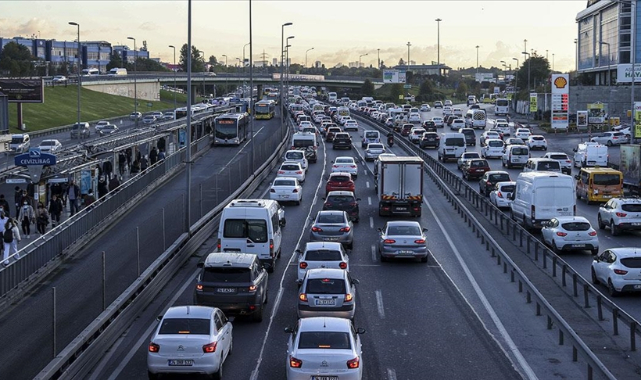 İstanbul'da haftanın ilk iş günü yoğun trafikle başladı