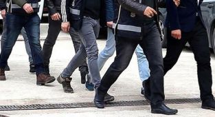 İzmir’de provokatif paylaşım yaptıkları suçlamasıyla 8 Suriyeli gözaltına alındı