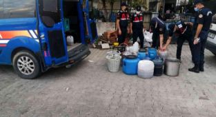 İzmir’de sahte içki üretim deposuna baskın