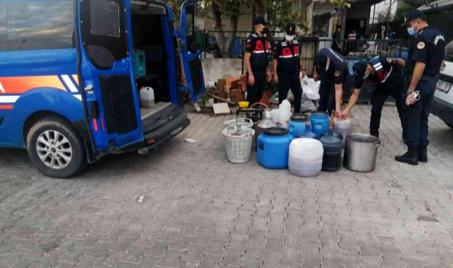 İzmir’de sahte içki üretim deposuna baskın