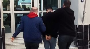 İzmir'de sosyal medyada polis aracıyla ilgili görüntü paylaşan kişi gözaltına alındı