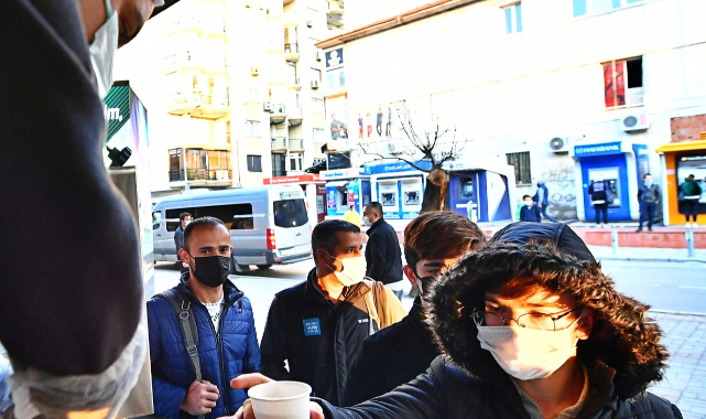 İzmir’deki üniversiteliler güne sıcak çorbayla başlıyor