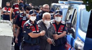 İzmir’deki ‘yeşil reçete’ operasyonunda 4 tutuklama