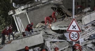 İzmir depreminde 5 davada 29 sanık yargılanıyor