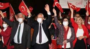 Karabağlar Cumhuriyet için tek yürek