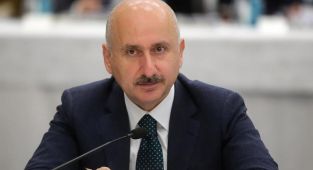 Karaismailoğlu: Birkaç saatlik iletişim kesintisinin bile milli uygulamaların ne kadar gerekli olduğuna şahit olduk