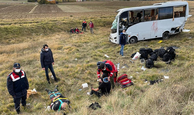Kastamonu'da polis servisinin devrilmesi sonucu 12 polis yaralandı