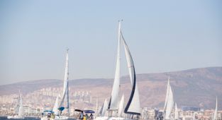 Körfez’de yatların imbatla dansı başlıyor