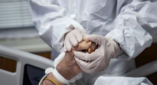 Kovid-19'a yakalananların parmaklarında oluşan lezyonların sebebi ortaya çıktı