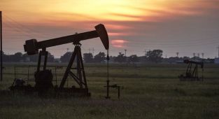 Küresel piyasalarda petrol fiyatları son bir yılda ikiye katlandı