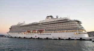 Kuşadası'na Yunanistan üzerinden lüks kruvaziyerle, 482 turist geldi