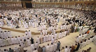 Mescid-i Haram'da bir buçuk yıl aradan sonra ilk kez aralıksız saf tutuldu