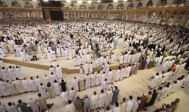 Mescid-i Haram'da bir buçuk yıl aradan sonra ilk kez aralıksız saf tutuldu