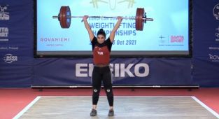 Milli halterci Sera Yenigün, Avrupa'da biri altın 3 madalya kazandı