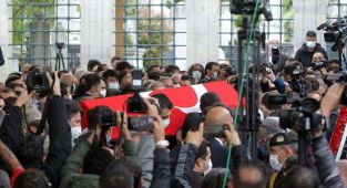 Milli SİHA'ların öncü ismi Özdemir Bayraktar son yolculuğuna uğurlandı