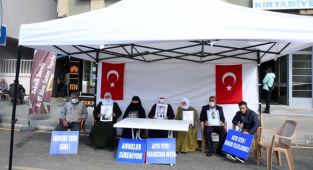 Muş'ta çocukları için HDP önünde eylem yapan aile sayısı 12'ye yükseldi