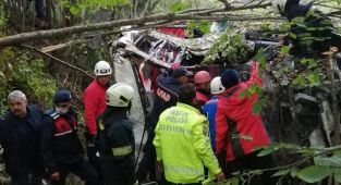 Samsun'da uçuruma devrilen yolcu otobüsündeki 2 kişi öldü, 14 kişi yaralandı