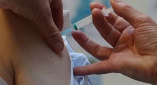 Texas’ta şirketlerin Kovid-19 aşısını zorunlu tutması yasaklandı