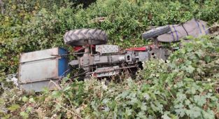 Traktör takla attı: 1 ölü, 1 yaralı