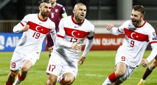 Türkiye 2022 FIFA Dünya Kupası'na katılma umudunu koruyor
