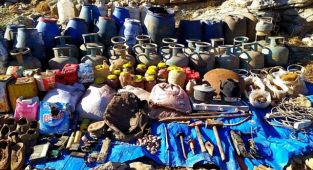 Van'da teröristlerin kullandığı mağarada çok sayıda yaşam malzemesi ele geçirildi