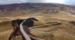 Van-İran sınırındaki güvenlik duvarının 20 kilometrelik kısmı tamamlandı