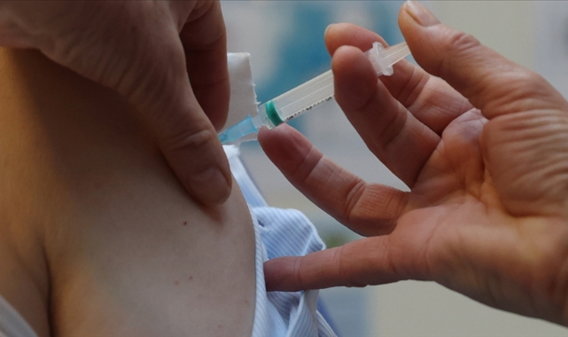 Yeni Zelanda'da eğitim ve sağlık çalışanlarına Kovid-19 aşısı zorunlu oldu