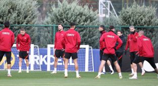 A Milli Futbol Takımı, Karadağ maçı hazırlıklarına başladı