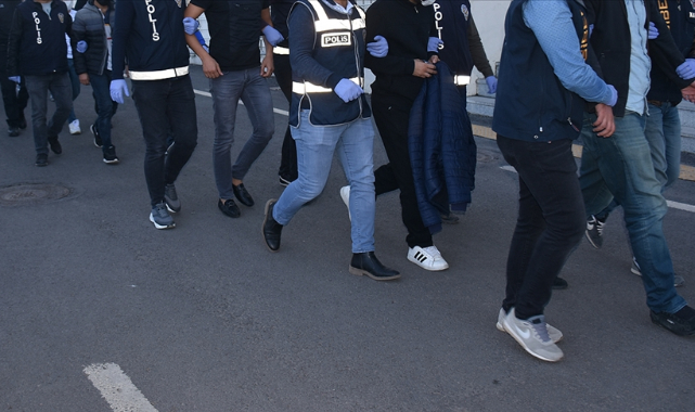 ABD askeri gemisindeki sivil personelin başına çuval geçirme girişimi