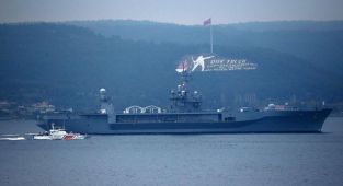 ABD donanmasına ait savaş gemisi Çanakkale Boğazı'ndan geçti