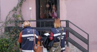 Ayvalık belediyesi’nden “kapınızdayız yanınızdayız” kapsamında anket çalışması