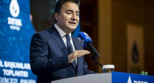 Babacan'dan 'doktor göçü' tepkisi: Türkiye, gitmek isteyenlerin ülkesi haline geldi