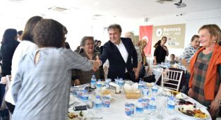 Başkan İduğ Bornova’nın üreten kadınlarıyla buluştu