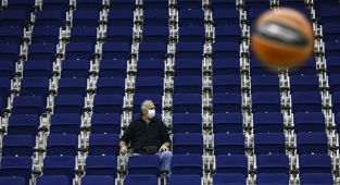 Basketbolda salonlara tam kapasiteyle seyirci alınacak