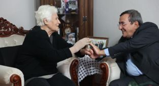  Batur, Neriman Öğretmenini unutmadı