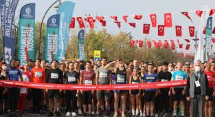 Bayar, Kocaeli’nde Kürsüde Yer Aldı 