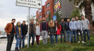 Buca’da üniversite öğrencilerine tam destek