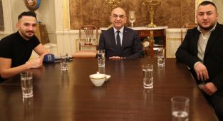 Büyükelçi Ceyhun, Avusturya’daki terör saldırında yaralanan polise yardım eden Türklerle görüştü