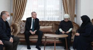 Cumhurbaşkanı Erdoğan ve eşi , Başak Cengiz'in ailesini ziyaret etti