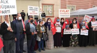 Diyarbakır annelerinin oturma eylemine iki aile daha katıldı