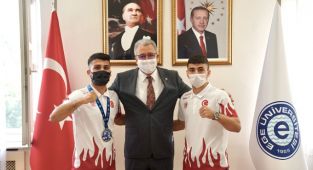Egeli Milli Kick Boksçular Rektör Budak’ı ziyaret etti
