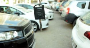 İkinci el on-line oto pazarında zirve değişmedi