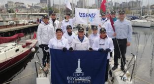 Kadın yelkenciler İstanbul’dan çifte kupayla döndü
