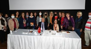 Karabağlar'da Yaşar Seyman söyleşisine yoğun ilgi