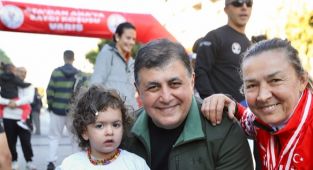 Karşıyaka’da 1250 kişi Ata’dan Ana’ya koştu!