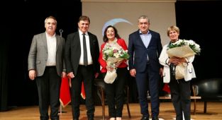 Karşıyaka’da ‘Cumhuriyet, Kadın, Edebiyat’ konuşuldu