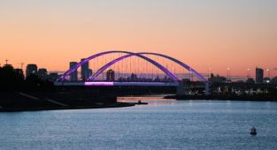 Kazakistan'ın başkenti Nur Sultan'da Kovid-19 aşısı olmayanlar AVM'lere alınmayacak